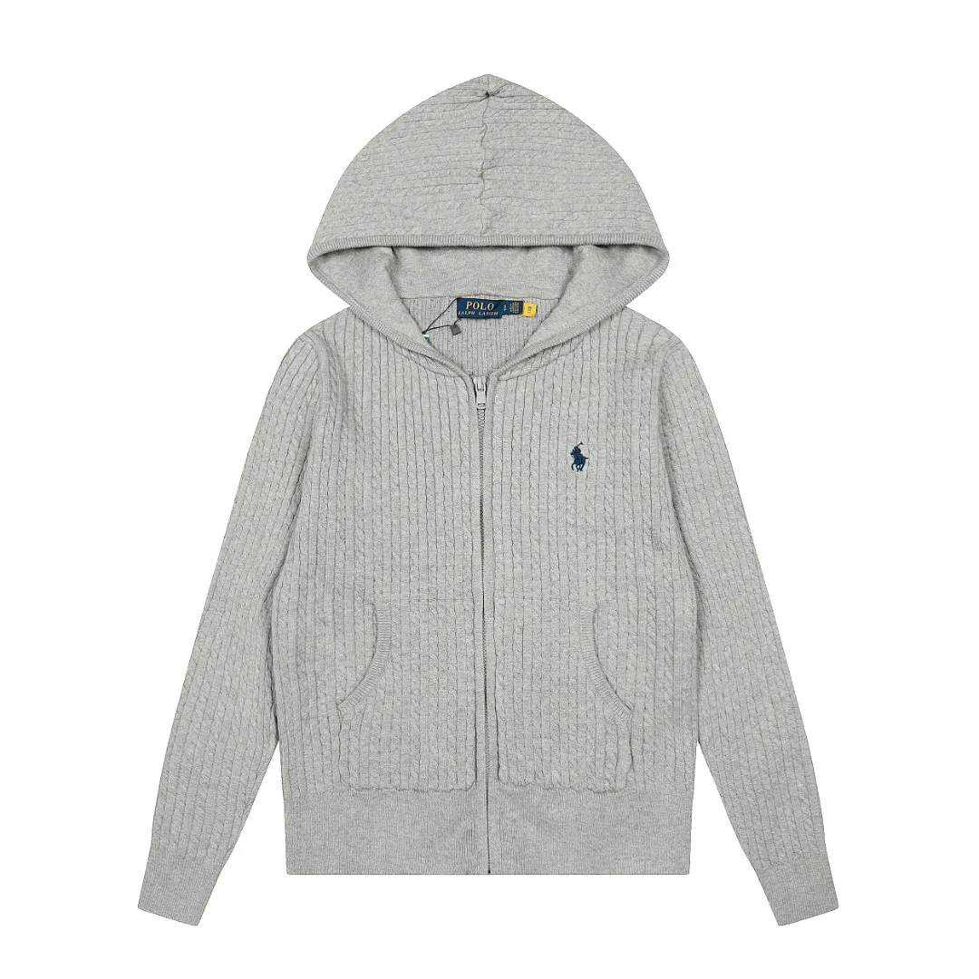 P310 Top quality" Style number: DS501# (not off the shelves all year round) [Ralph Lauren small twist solid color pony embroidered logo full zipper hooded jacket] ✅Ralph Lauren old money style classic basic versatile goddess style small twist zipper hooded jacket ✅Main supplier platform live broadcast Wholesale entity Replenish when out of stock Not off the shelf ✅ZP quality 1:1 version Scan the code to enter the GF website Counter quality ✅Customized zipper color is the same The full zipper stitching hood is very complicated. The small twist process takes a long time and the cost is extremely high. ✅The quality of the details is the only one in Guangzhou. Imported quality cotton yarn, focusing on high-end, cost-effective, good quality. Needless to say, the goddess’s upper body is really amazing, so sweet, so beautiful. This coat is really good-looking. Navy blue, apricot, pink, yellow, purple, light blue, Chinese red